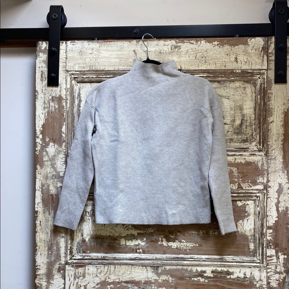 Tahari Mock Neck Long Sleeve Knit Grey/White Patterned Sweater, XS